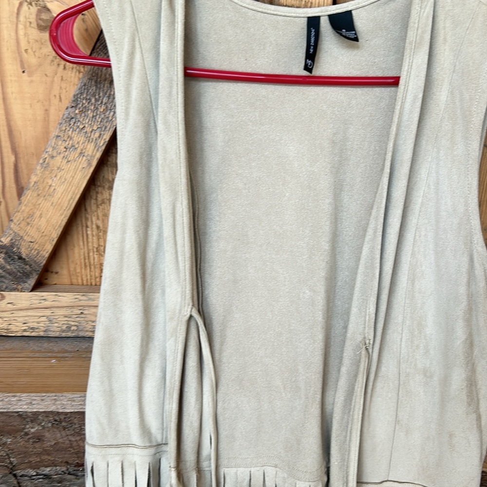 New directions tan fringed vest. Boho, faux suede. Hippie. - Picture 4 of 5
